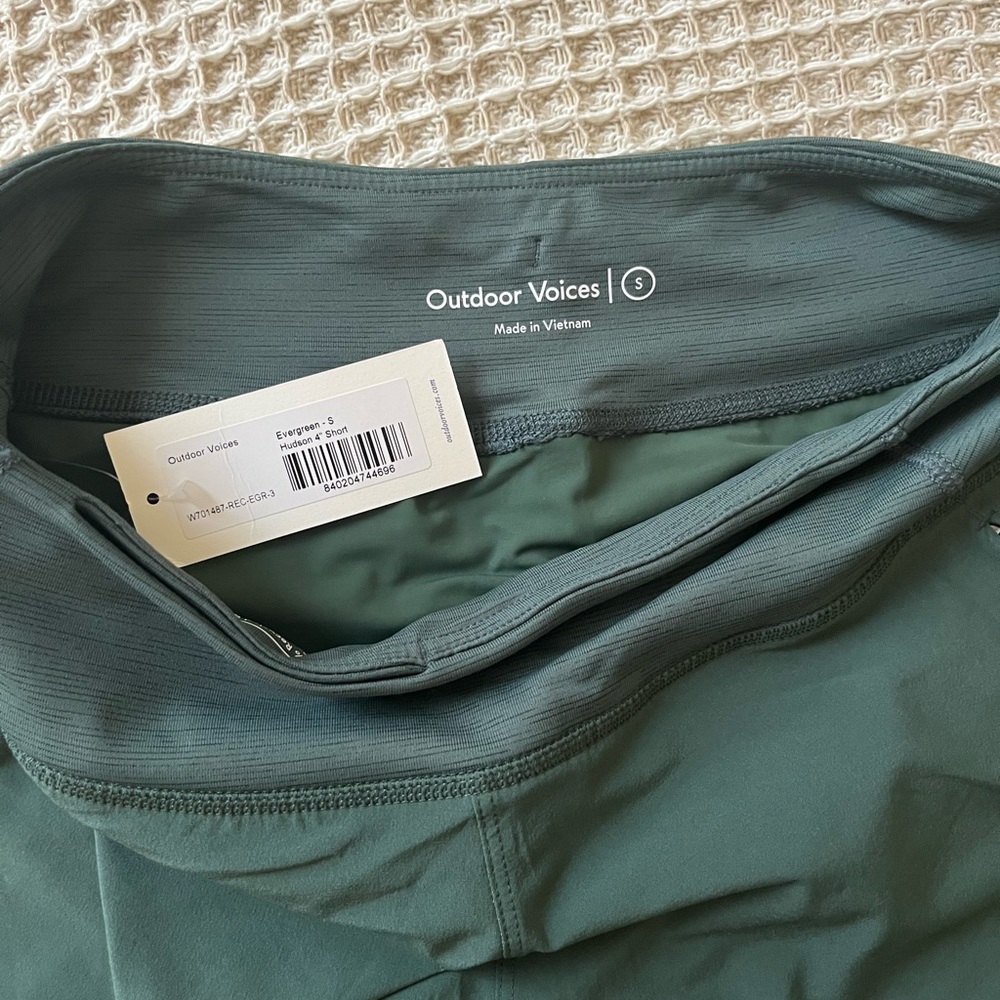 {Outdoor Voices} NWT Hudson Short